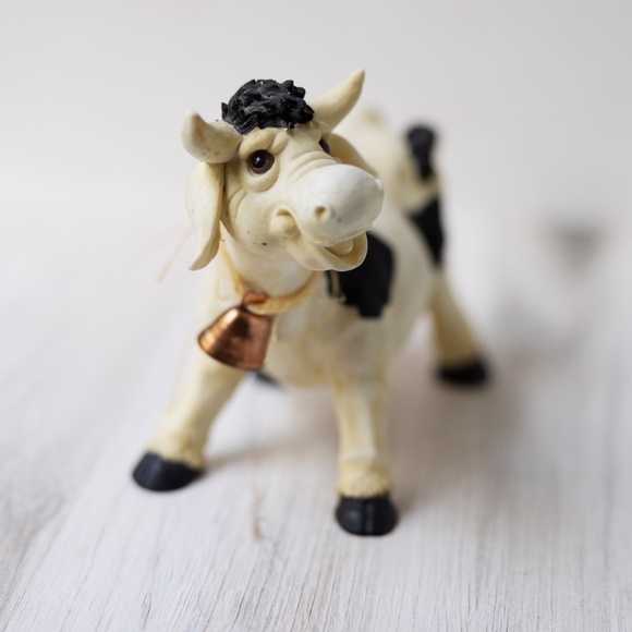 Vintage Pete Apsit Black and White Cow Figure with Bell Raffia Standing - Picture 4 of 6